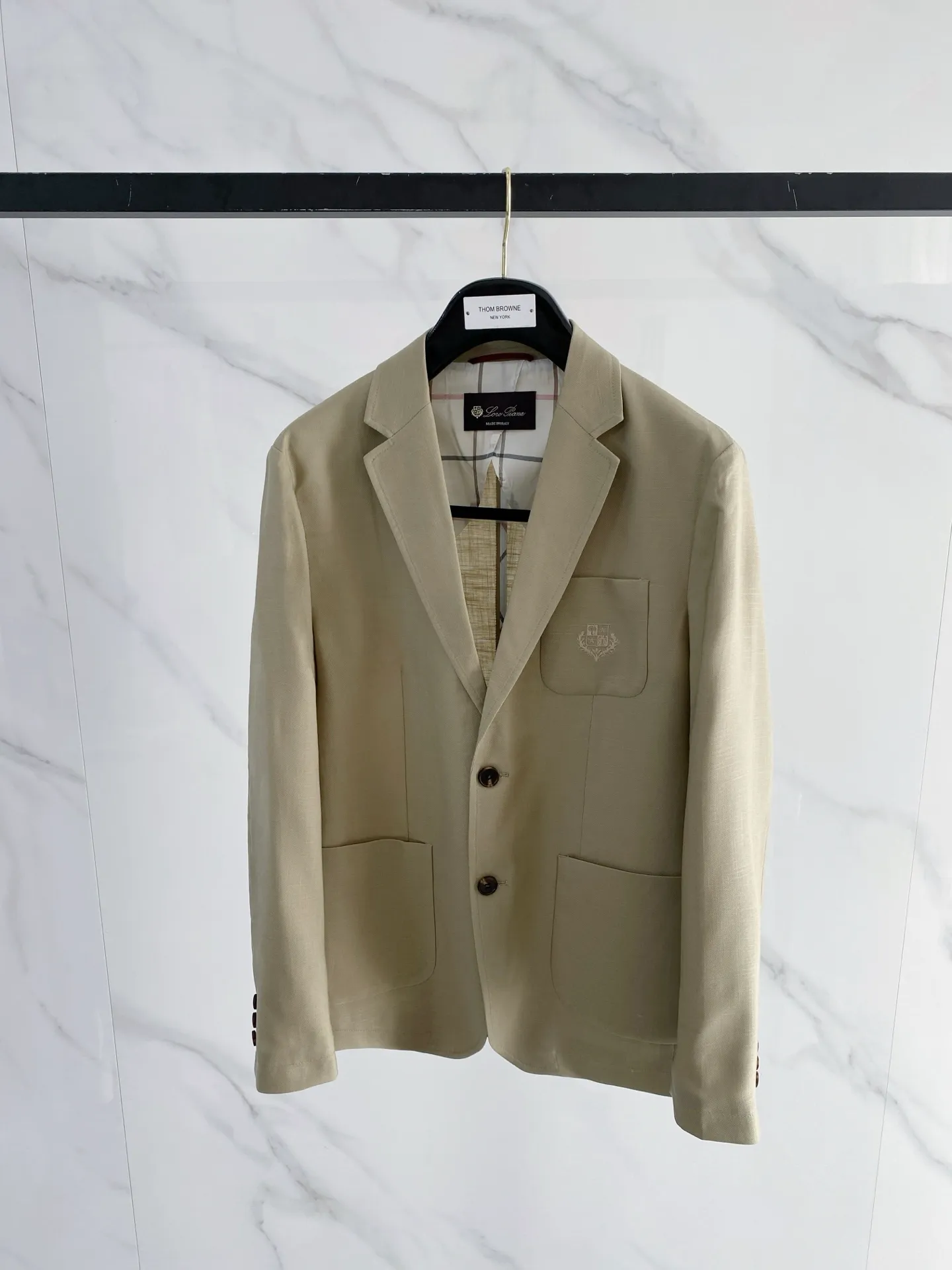 Mainly recommended 🌟43 LP 26 Autumn and Winter Linen Suit Series is on sale at the official website counter. The industry’s exclusive first launch of the most sought-after and popular Series men’s and women’s Same Style in the Classic main line, Classic urban casual style, Versatile simple style, and couple’s jackets! New design style, subversive design, iconic brand logo, new fabric, slightly waterproof, casually wear with a T-shirt, the upper body is super fashionable, especially easy to match, the concave shape in spring and summer is naturally indispensable for such high-end configuration. Color: Apricot Sizes: M L XL 2XL 3XL